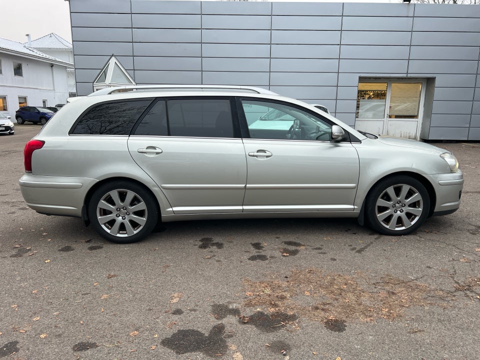 Toyota Avensis 2,0 D-4D Sol stc. 5d