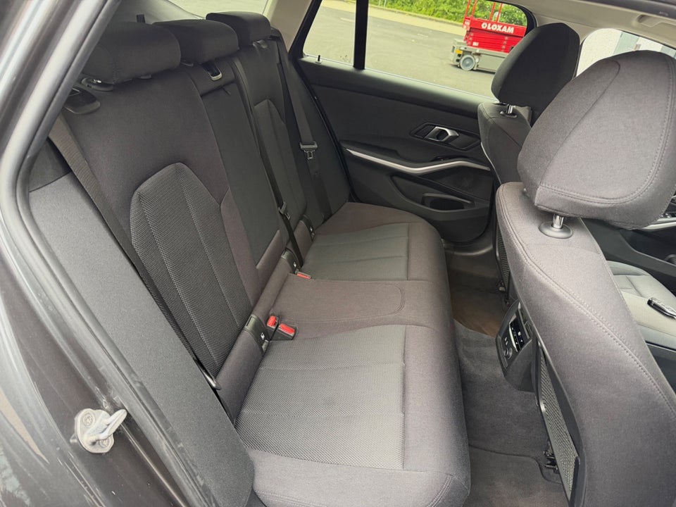 BMW 320d 2,0 Touring Connected aut. 5d