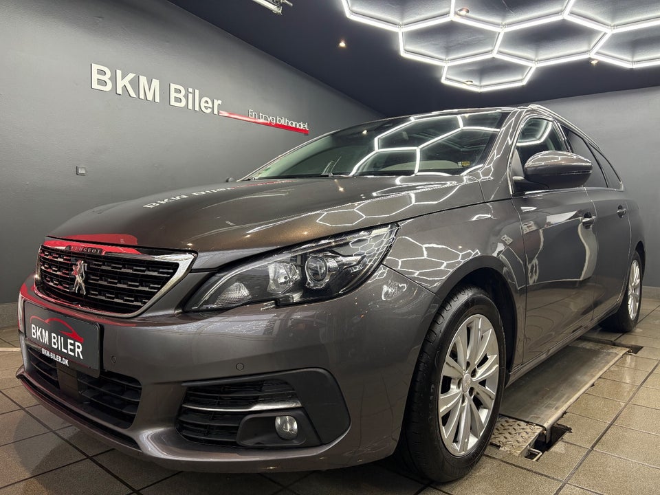 Peugeot 308 1,2 e-THP 130 Allure Sky 5d