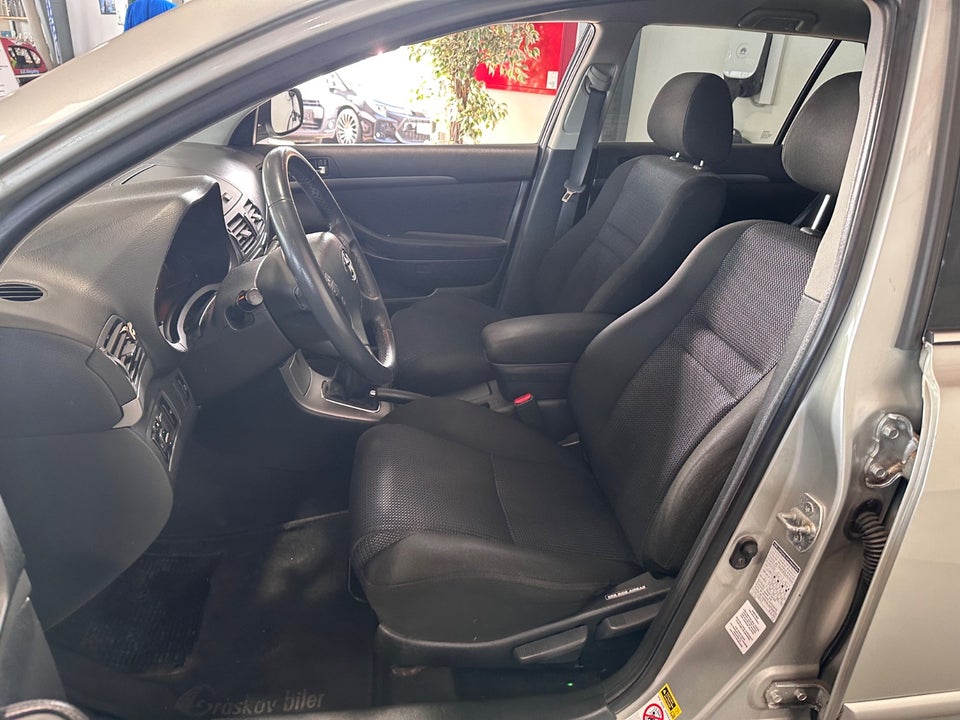 Toyota Avensis 1,8 Sol+ stc. 5d