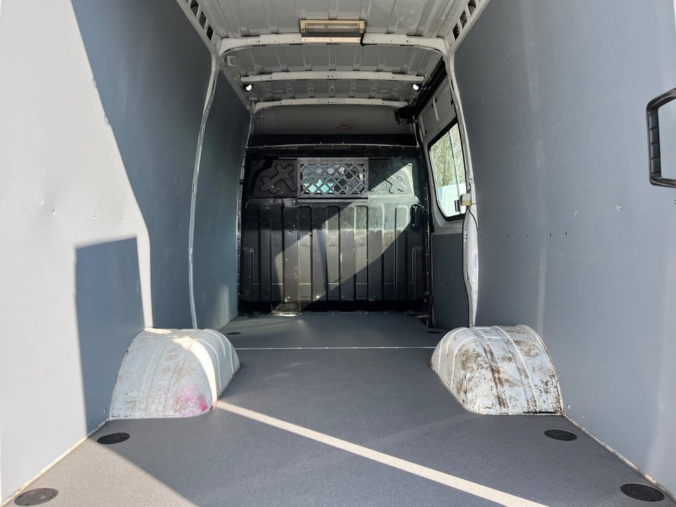 Iveco Daily 3,0 35C18 12m³ Van AG8