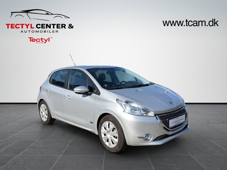 Peugeot 208 1,2 VTi Allure Sky 5d