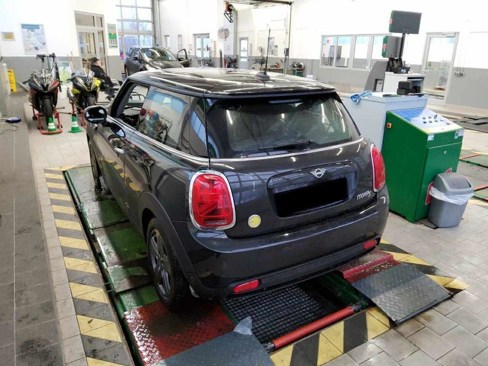 MINI Cooper SE Essential 3d