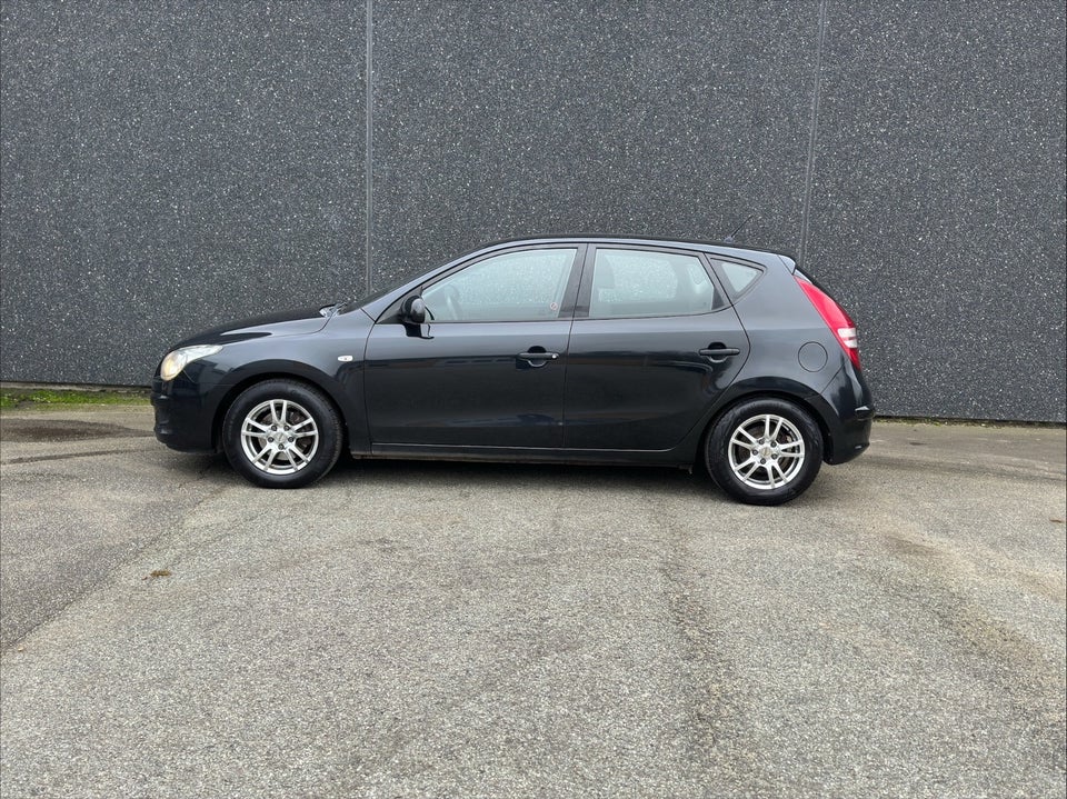 Hyundai i30 1,6 CRDi 90 Classic 5d