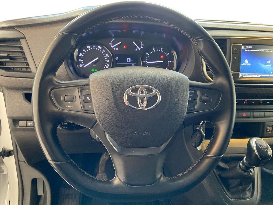 Toyota ProAce 2,0 D 144 Medium Comfort Master 4d