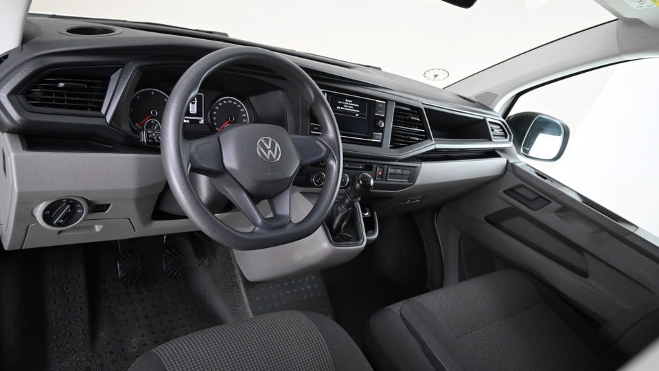 VW Transporter 2,0 TDi 110 Kassevogn kort