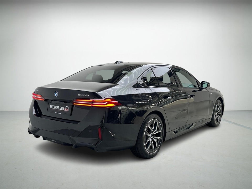 BMW i5 eDrive40 Fully Charged M-Sport Pro 4d