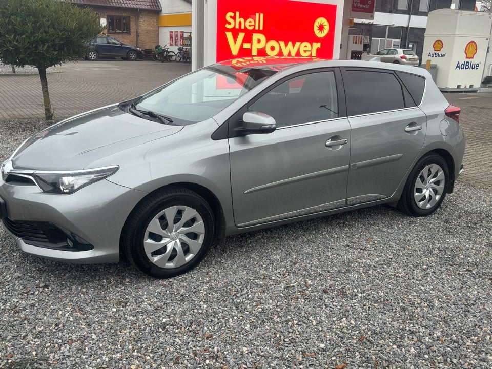 Toyota Auris 1,2 T T2 5d