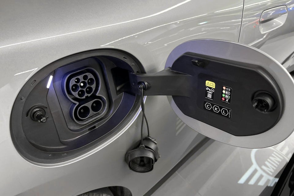 MINI Cooper E Classic Trim L 3d