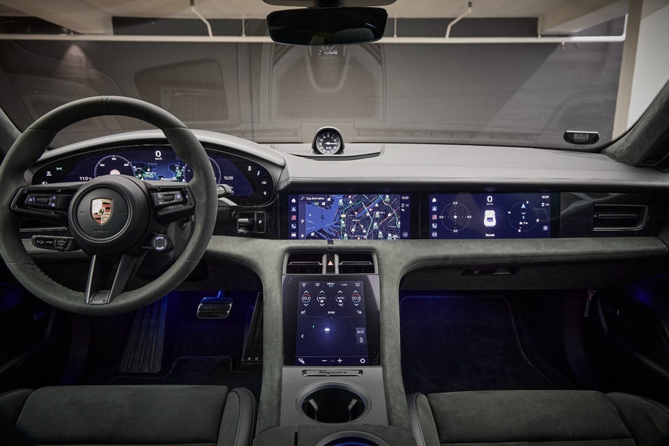 Porsche Taycan GTS Performance+ 4d