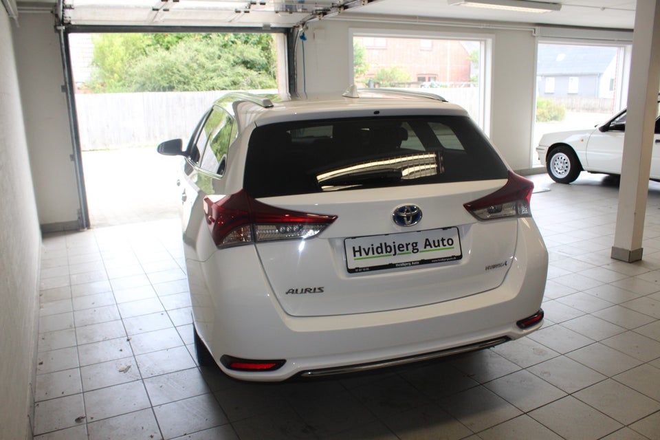 Toyota Auris 1,8 Hybrid H2 Touring Sports CVT 5d