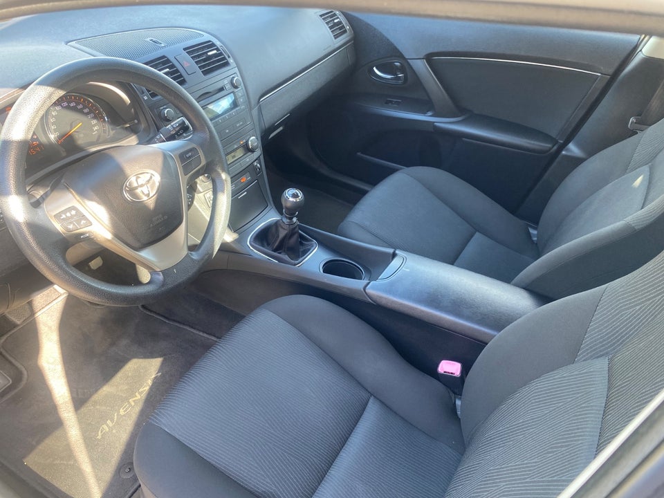 Toyota Avensis 1,6 VVT-i T1 stc. 5d