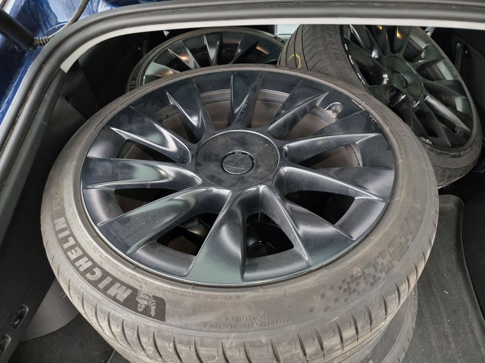 Tesla Model Y Long Range AWD 5d