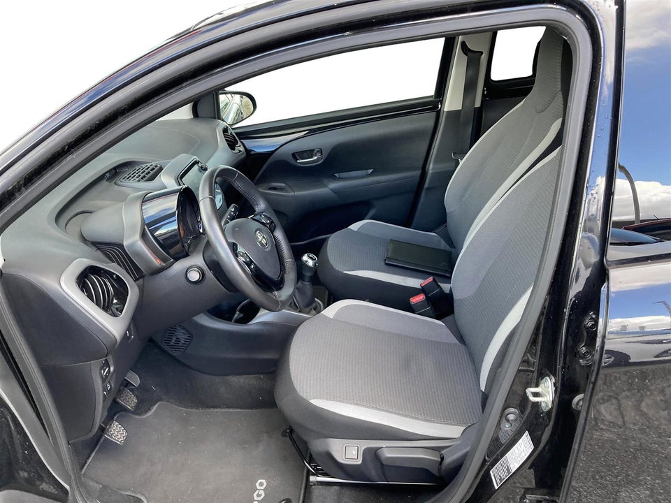 Toyota Aygo 1,0 VVT-i x-press 5d