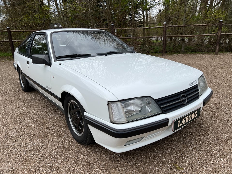 Opel Monza 3,0i Coupé 3d