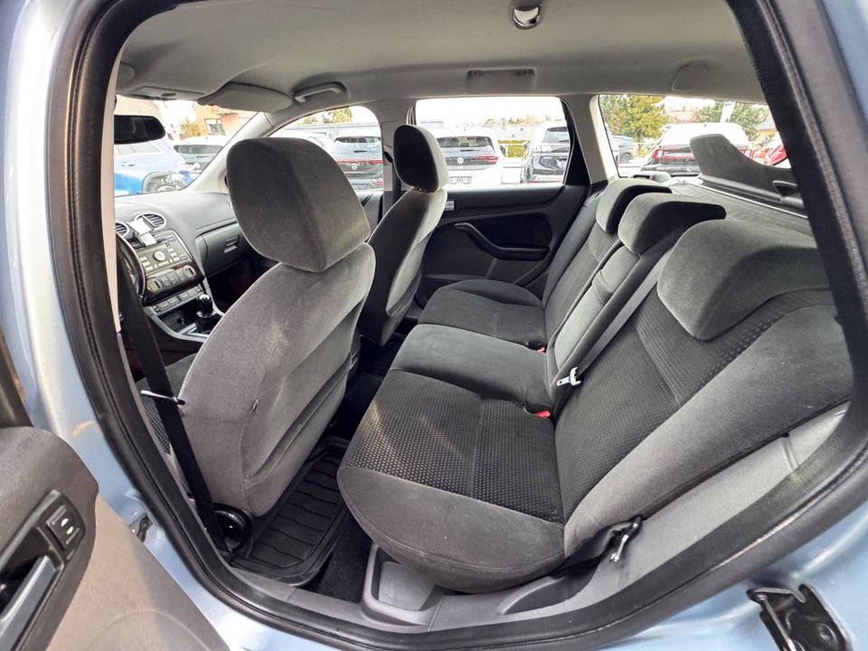 Ford Focus 1,6 Ti-VCT Ghia stc. 5d