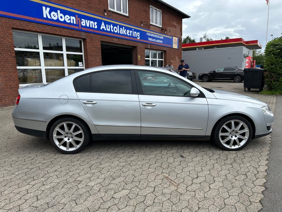 VW Passat 2,0 FSi Sportline 4d