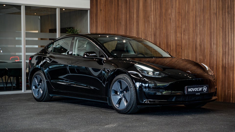 Tesla Model 3 Long Range AWD 4d