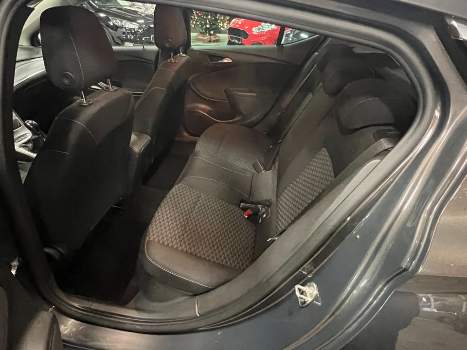 Opel Astra 1,6 CDTi 110 Enjoy 5d