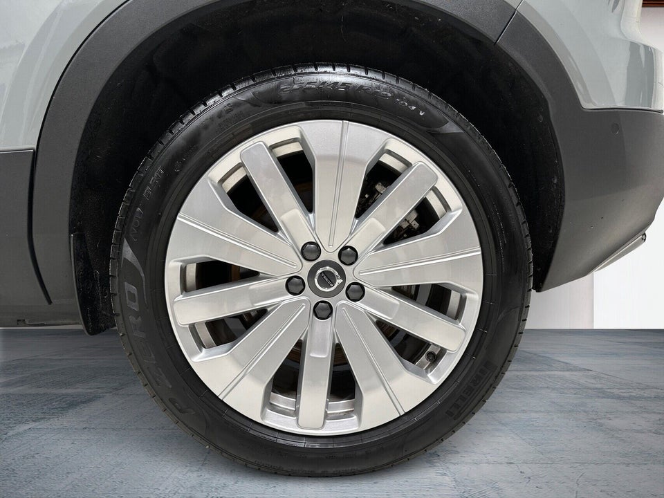 Volvo EX40 Standard Range Core 5d