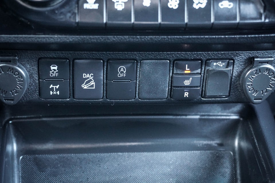 Toyota HiLux 2,8 D T4 Invincible Db.Kab aut. 4d