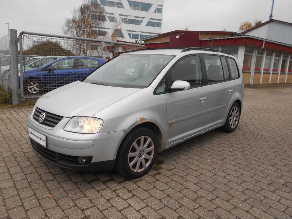 VW Touran 2,0 TDi 140 Trendline DSG 5d