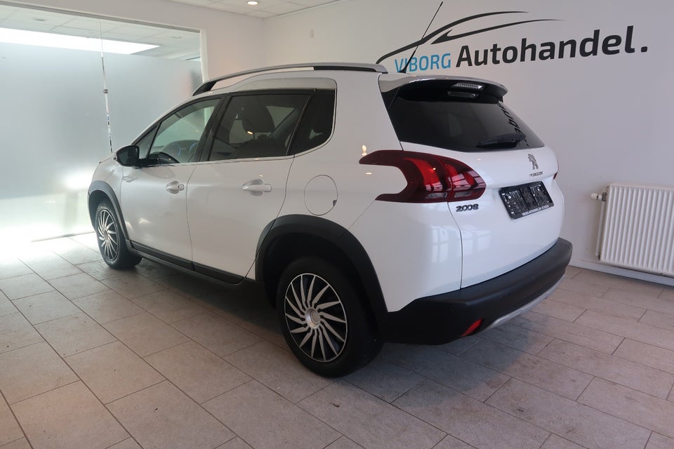 Peugeot 2008 1,6 BlueHDi 100 Selection Sky 5d