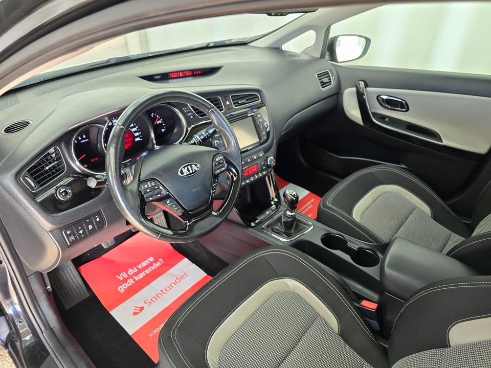 Kia Ceed 1,6 CRDi 128 World Cup 5d