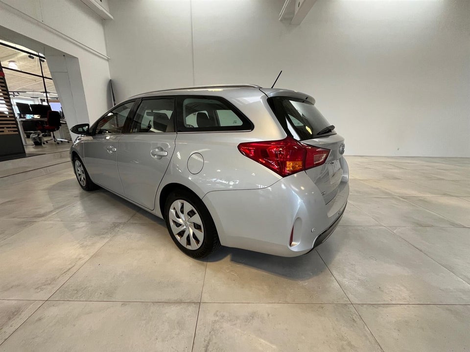 Toyota Auris 1,6 T2+ Touring Sports 5d