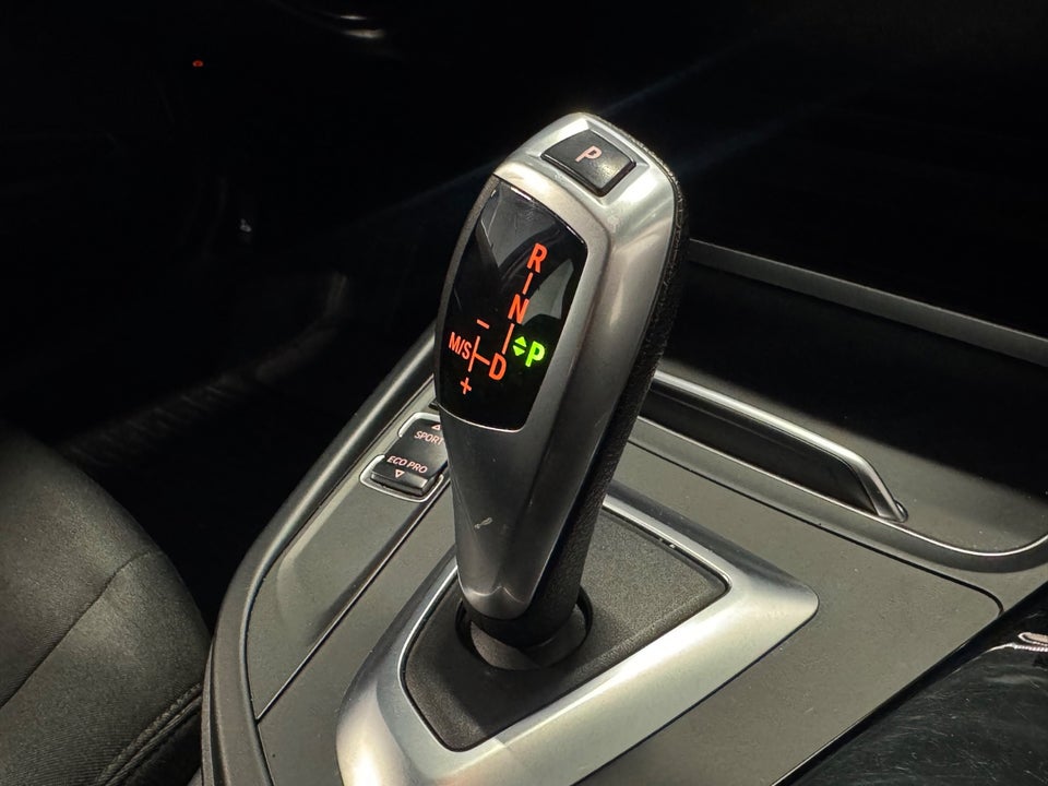 BMW 320i 2,0 Touring aut. 5d