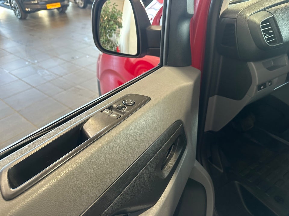 Toyota ProAce 2,0 D 122 Medium Comfort Master aut. 5d