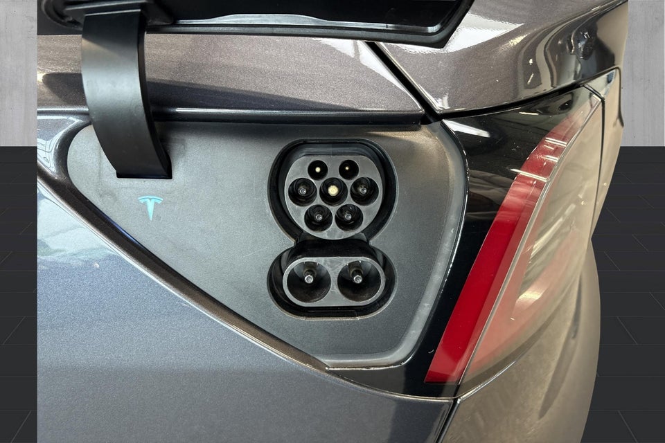 Tesla Model 3 Long Range AWD 4d