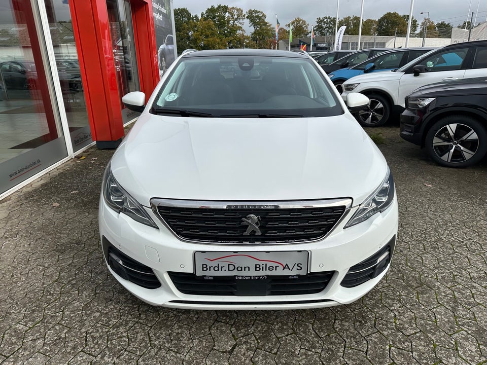 Peugeot 308 1,2 e-THP 130 Allure Sky SW 5d