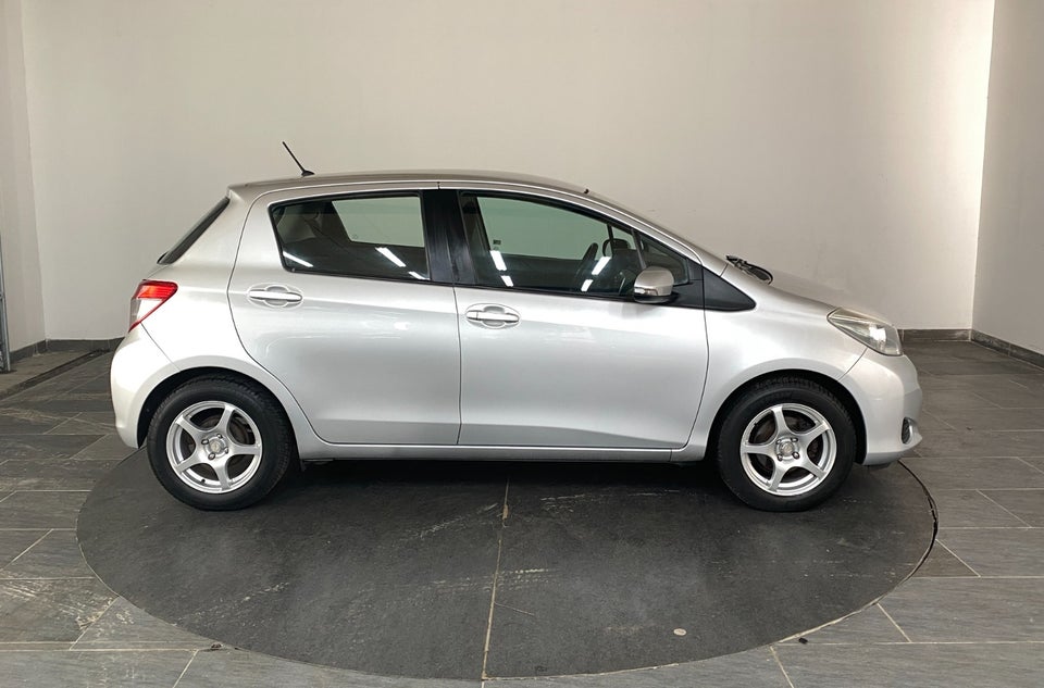 Toyota Yaris 1,0 VVT-i T1 5d