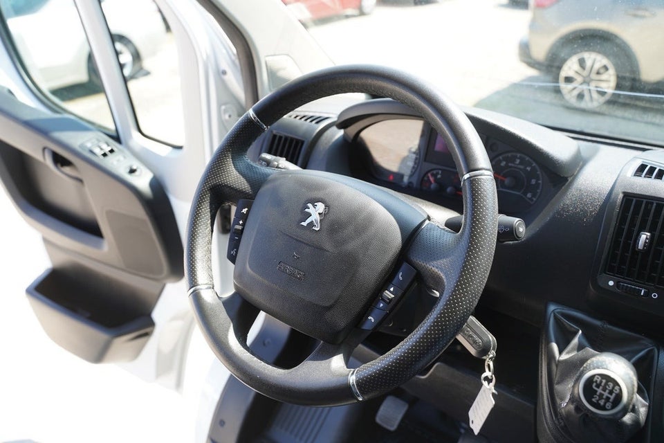 Peugeot Boxer 335 2,2 BlueHDi 140 L3H2 Premium
