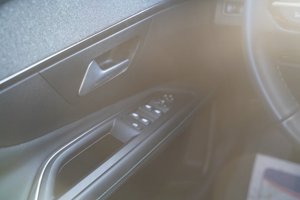 Peugeot 3008 1,6 Hybrid Allure Pack EAT8 5d