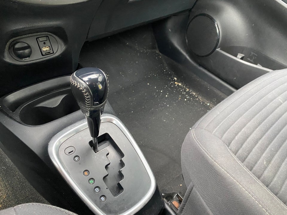 Toyota Yaris 1,5 Hybrid H1 e-CVT Van 5d