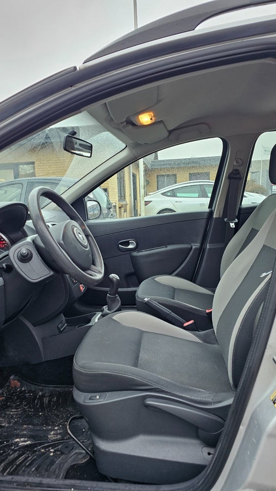 Renault Clio III 1,2 16V Authentique Sport Tourer 5d