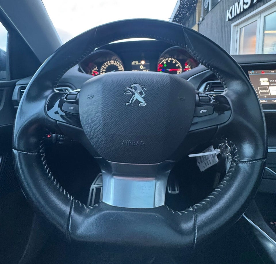 Peugeot 308 1,2 e-THP 130 Allure Sky 5d