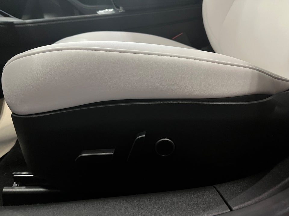 Tesla Model 3 RWD 4d