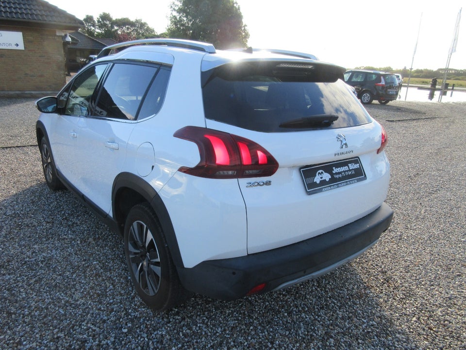 Peugeot 2008 1,2 PureTech 130 Allure Sky 5d