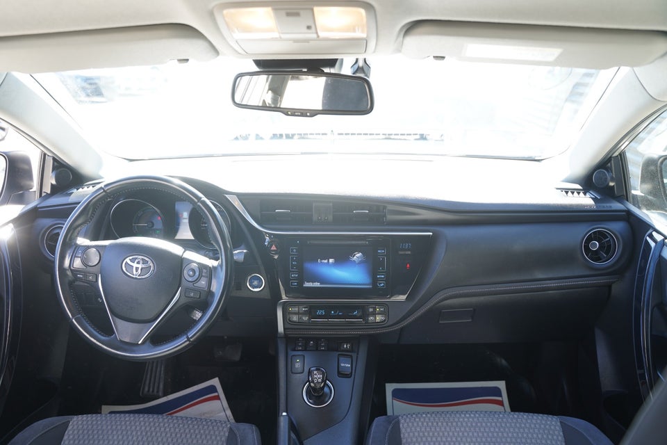 Toyota Auris 1,8 Hybrid H2 Style Touring Sports CVT 5d