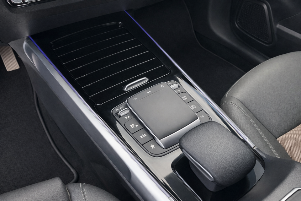 Mercedes EQB300 4Matic 7prs 5d