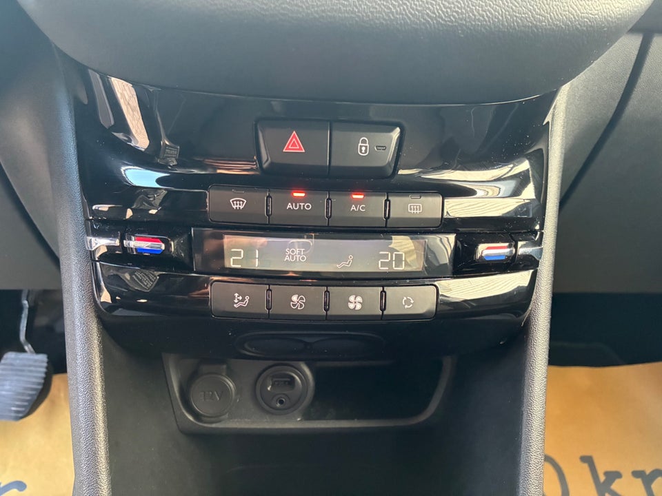 Peugeot 208 1,2 VTi 82 Strike 5d