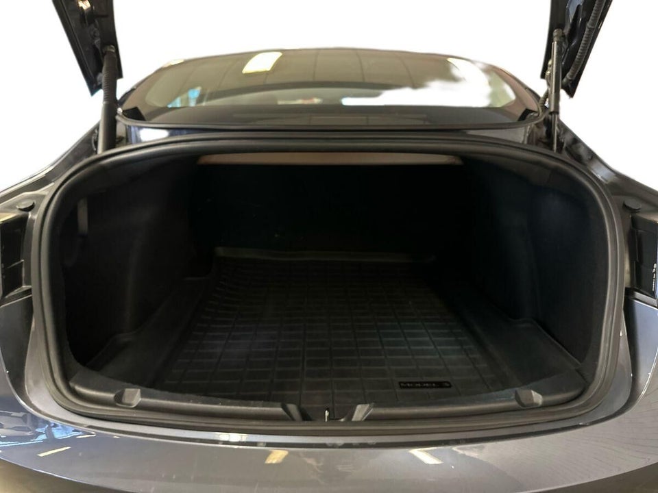 Tesla Model 3 Long Range AWD 4d