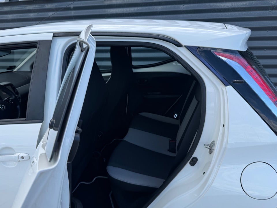 Toyota Aygo 1,0 VVT-i x-play x-touch 5d