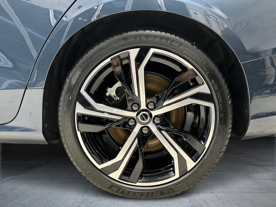 Volvo V60 2,0 T8 ReCharge Ultra aut. AWD 5d
