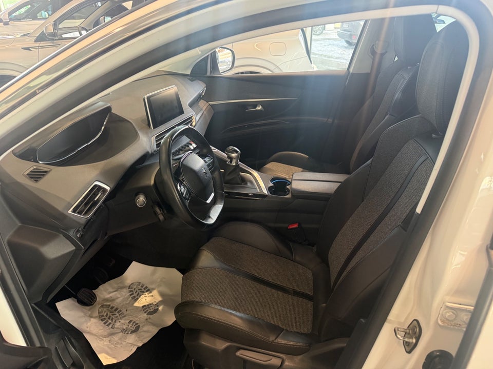 Peugeot 5008 1,2 e-THP 130 Allure 7prs 5d