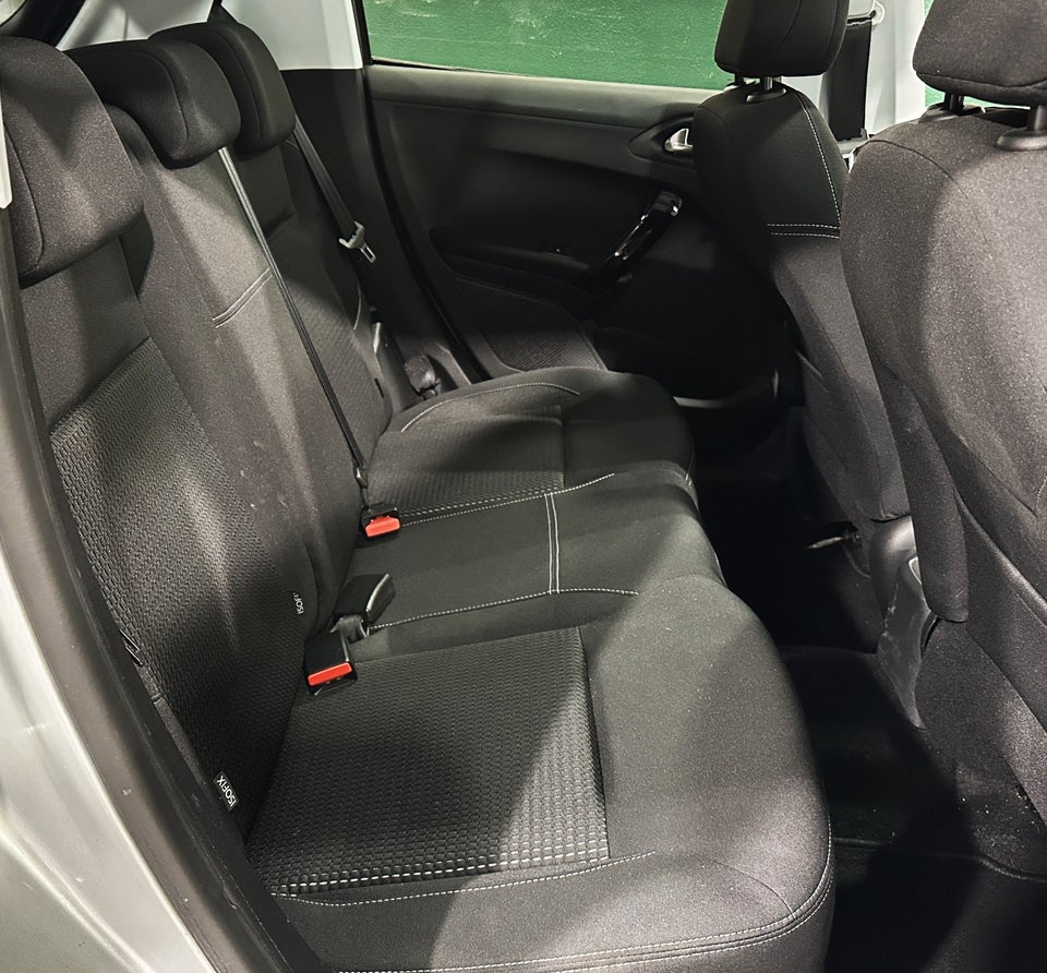 Peugeot 208 1,6 BlueHDi 100 Allure Sky 5d