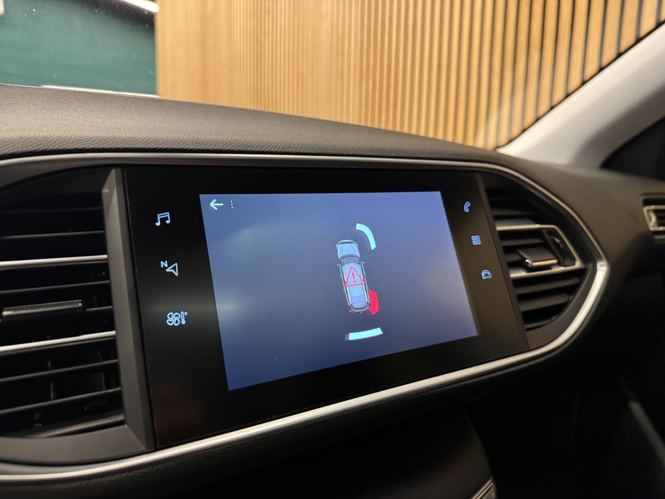 Peugeot 308 1,2 PureTech 130 Selection Sky SW 5d